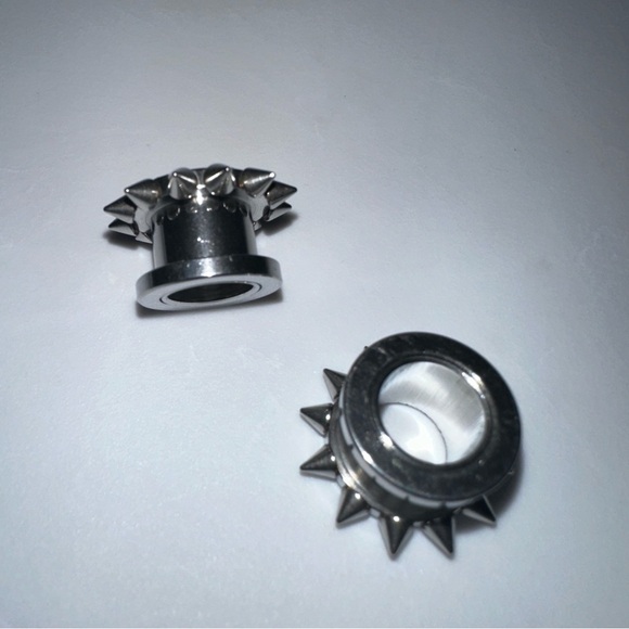 New 10 mm Ear Plugs piercings Earrings lobes never worn - Picture 5 of 6